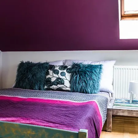 Spacious Two Storey Cozy In Karlin Appartement