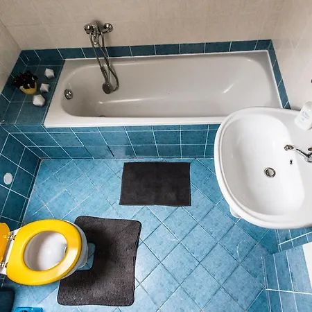 Spacious Two Storey Cozy In Karlin Praag
