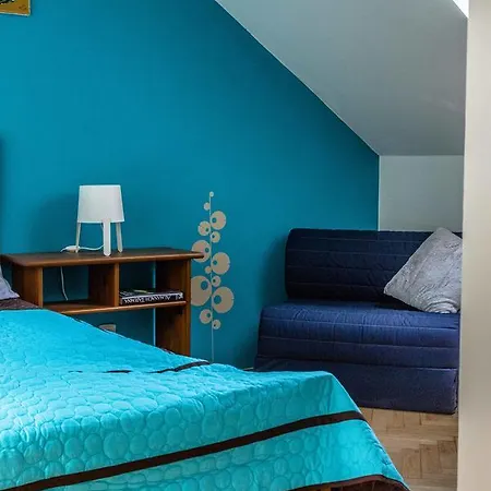 Spacious Two Storey Cozy In Karlin