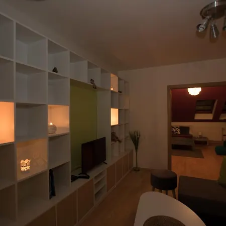 Spacious Two Storey Cozy In Karlin * Praag