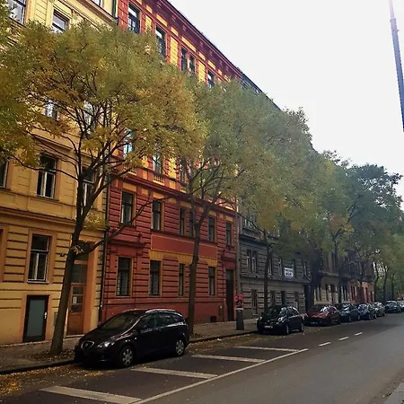 Spacious Two Storey Cozy In Karlin Praag