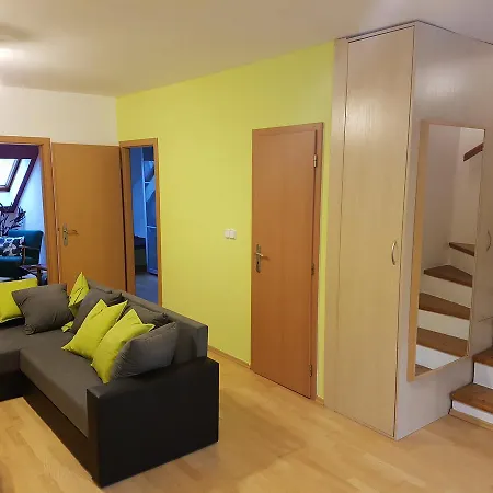 Apartamento Spacious Two Storey Cozy In Karlin *