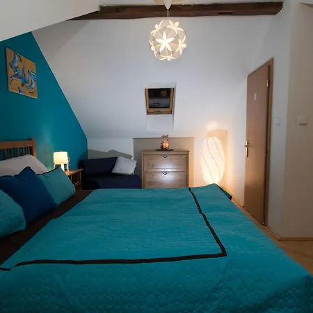 Spacious Two Storey Cozy In Karlin