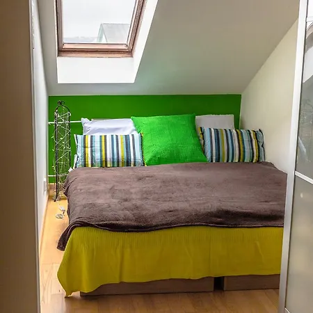 Апартаменты Spacious Two Storey Cozy In Karlin