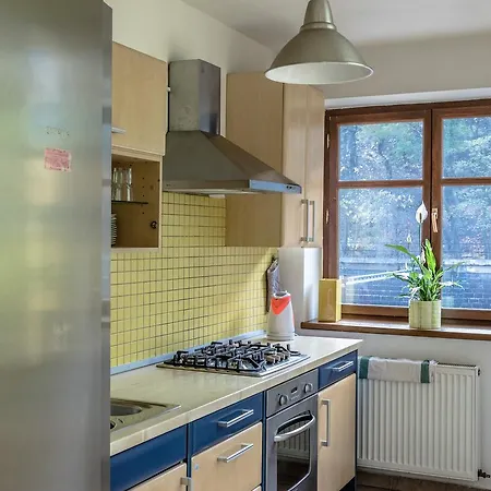 Spacious Two Storey Cozy In Karlin *